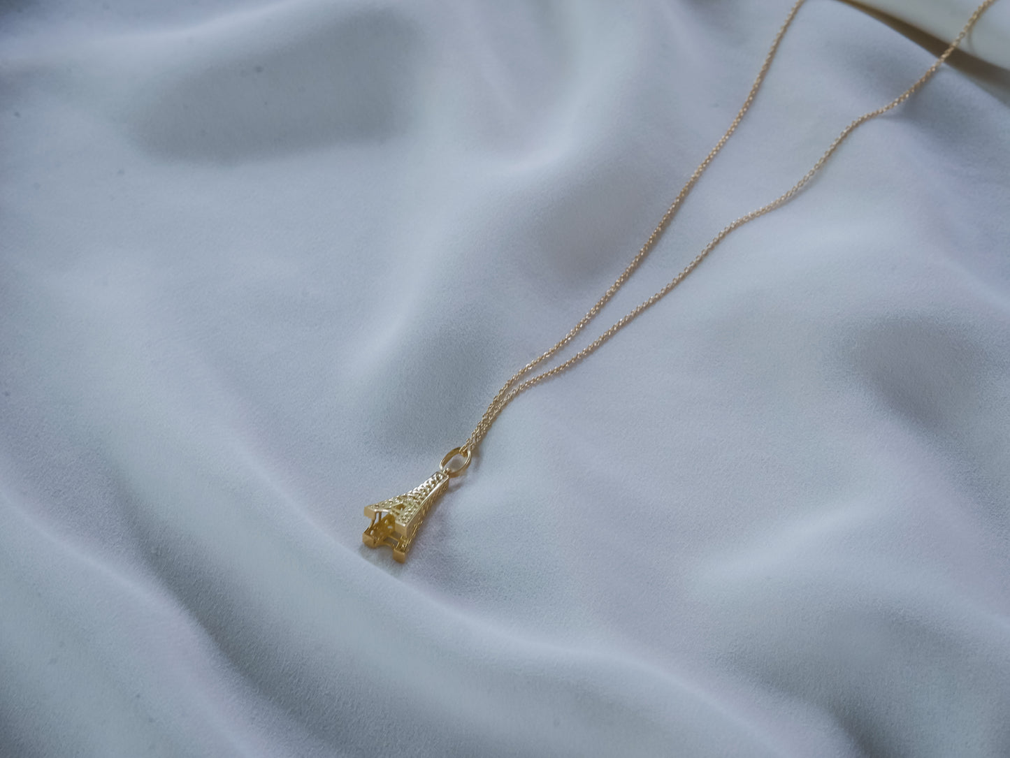 Eiffel (Chain Not Included)